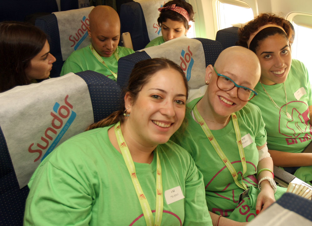 cancer-sick-girls-fly-with-zichron-menachem-to-have-fun